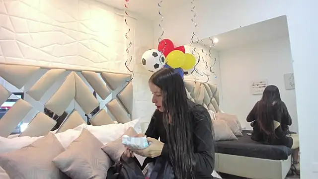 valentinasu online show from June 26, 11:44 am