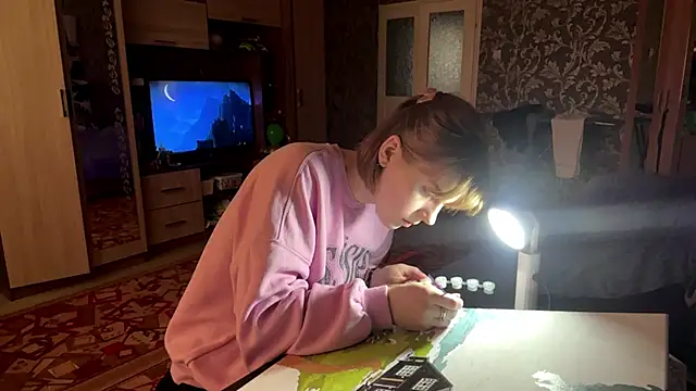 ShonnaTweddle online show from June 9, 8:14 am