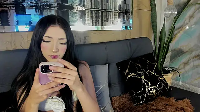 liiilyrose online show from June 5, 3:40 pm