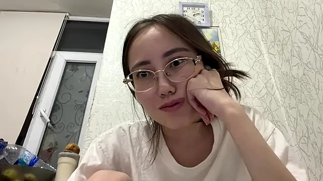 VickieTrudo online show from June 15, 9:15 pm