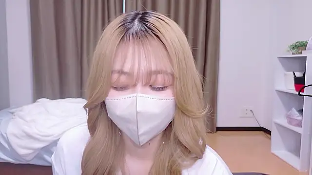 Riona H online show from May 26, 3:39 am