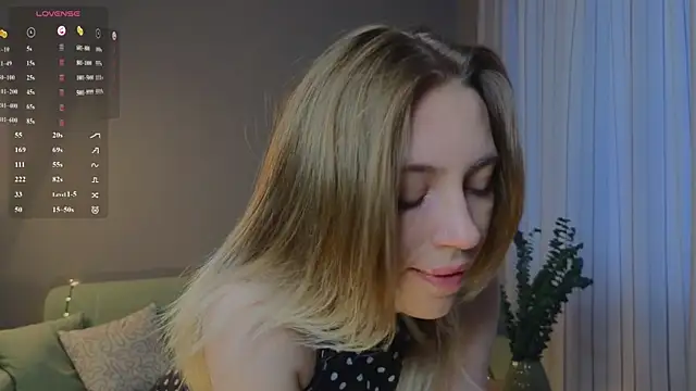 BlondeKelly online show from June 21, 5:06 pm