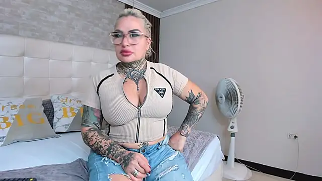 ArianaMora online show from May 23, 12:58 pm
