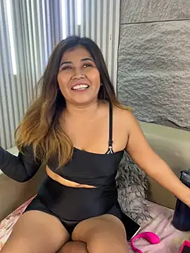 LyraMilano online show from June 23, 1:09 pm