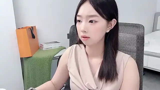 Yoyo33355 online show from June 6, 11:27 am