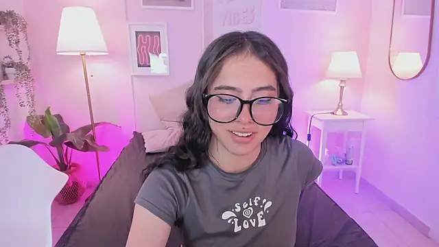 Kimdyy  online show from July 13, 7:14 pm