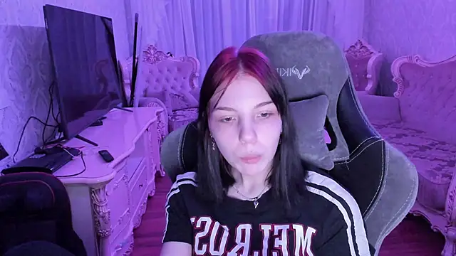 Alyaska Yang online show from May 31, 8:32 pm