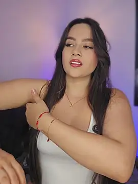 SarahRiveros online show from June 4, 5:50 pm