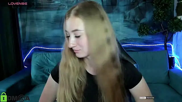 MonicaMoonlit online show from May 27, 1:52 pm