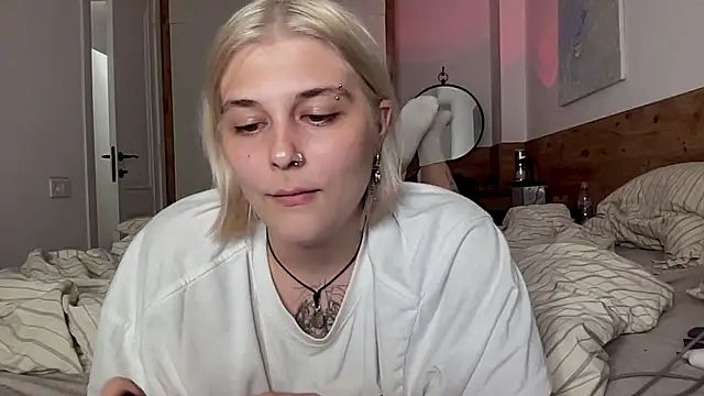 Ella Bloom online show from July 15, 6:45 pm