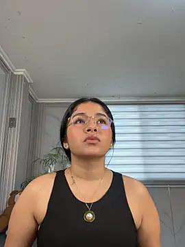 ValentinaLuciana online show from July 11, 1:44 pm