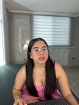 ValentinaLuciana online show from July 1, 1:32 pm