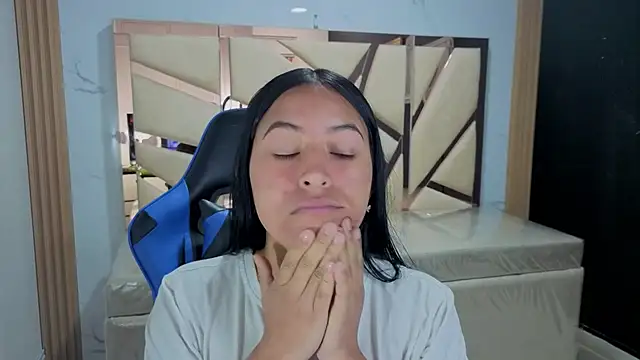 lia x a online show from June 20, 1:03 pm
