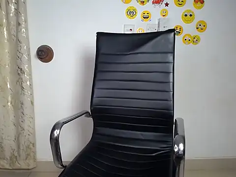VIVIANSARAH online show from June 4, 6:18 am