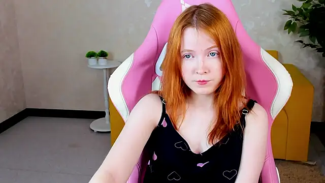 ari-kittyy online show from June 18, 4:25 am