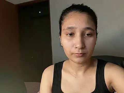 komalgupta72 online show from June 4, 9:52 pm