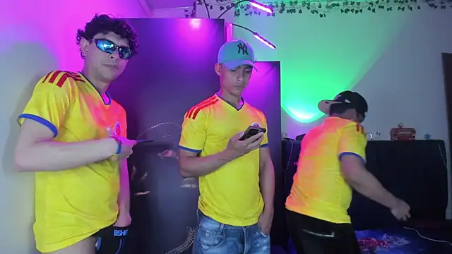 Boys Benkosky online show from June 10, 11:03 pm