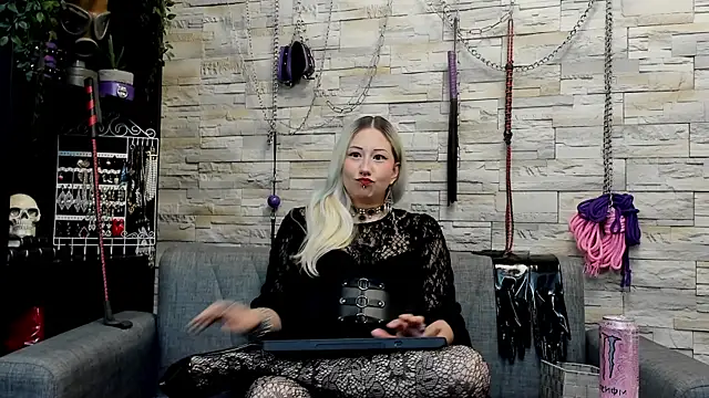 Miss Kaz online show from July 13, 1:17 am