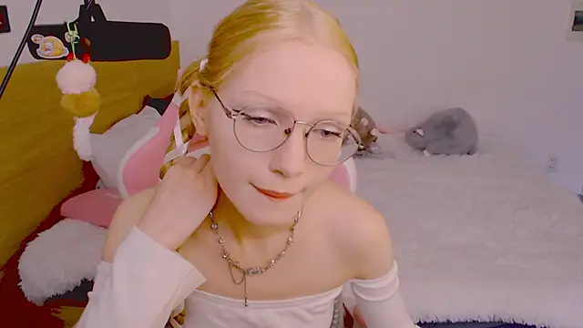 blush online show from July 5, 8:42 am