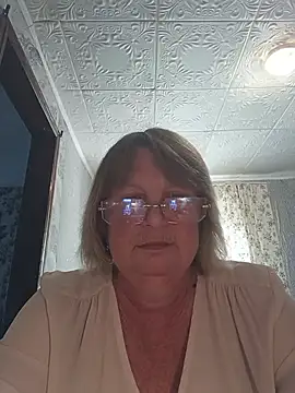 MilashkaCutie50 online show from July 2, 4:18 am