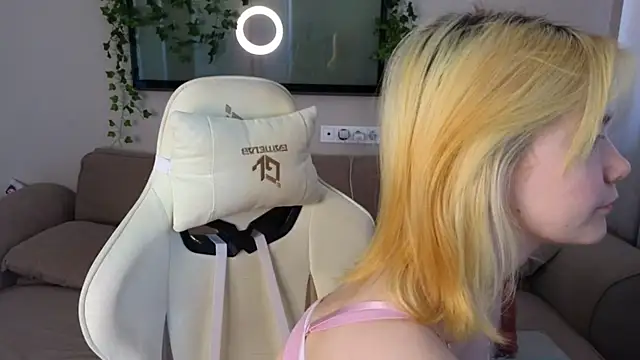 Emily Miu online show from June 19, 3:22 am