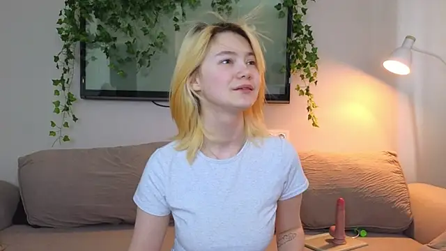 Emily Miu online show from July 13, 4:57 am