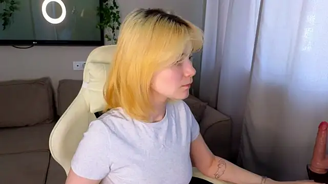 Emily Miu online show from June 21, 3:43 am