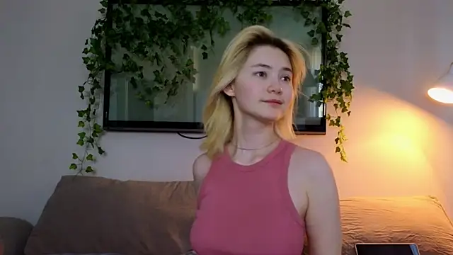 Emily Miu online show from July 4, 11:33 pm