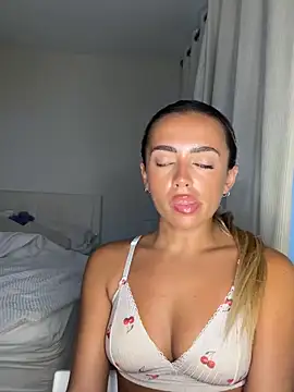 Harrietbronzex online show from June 21, 8:24 pm