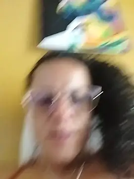 Dalilahot101 online show from August 3, 3:18 pm