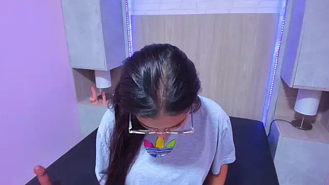 LeilaSaenz online show from June 26, 1:01 pm