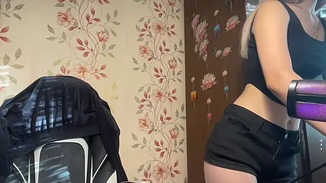 WhitePowerGirl online show from June 20, 1:03 pm