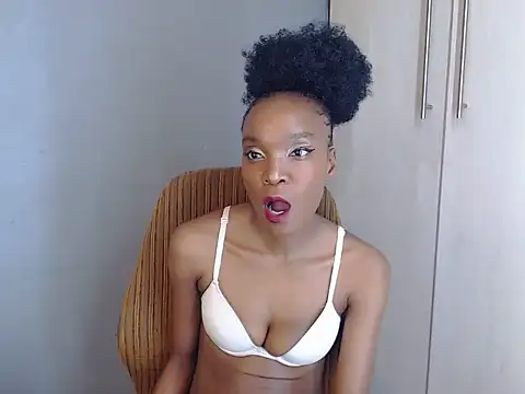 SkinnykeehXO online show from June 21, 12:58 am