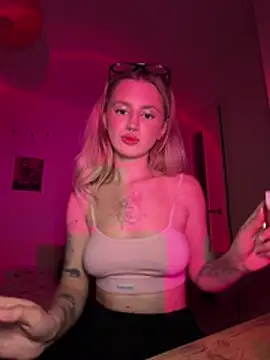 blondiedoll online show from July 4, 9:10 pm