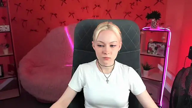 OliviaVale online show from June 22, 9:39 am