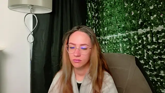 Nicole Bliss online show from July 12, 7:09 am