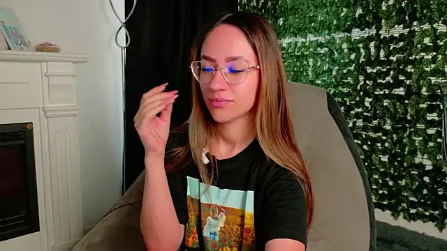 Nicole Bliss online show from July 7, 5:21 am