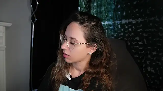 Nicole Bliss online show from July 31, 5:19 am
