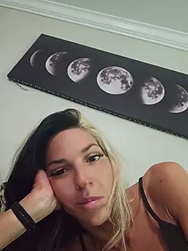 lil jiggly online show from July 30, 9:15 pm