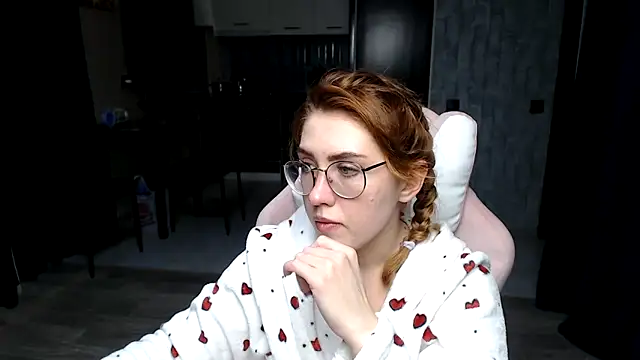 Reginasmilee online show from November 10, 5:35 am