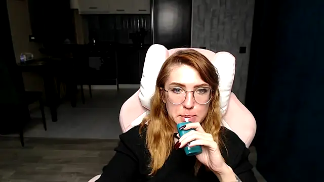 Reginasmilee online show from November 18, 11:11 am