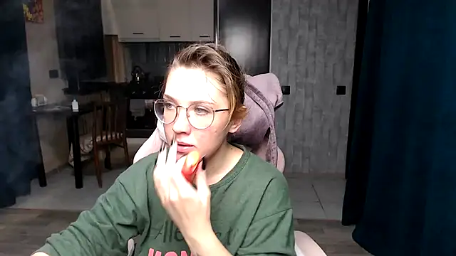 Reginasmilee online show from September 30, 2:39 am