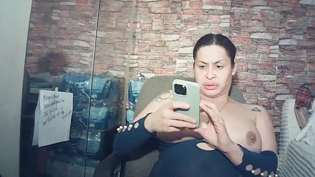 imisamoore69 online show from February 26, 9:14 pm