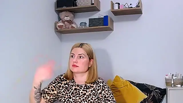 alisenties online show from October 11, 2:42 pm