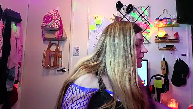 xxKitten online show from July 21, 5:19 am