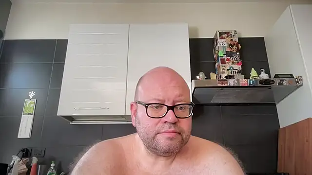 theitalianbear online show from May 27, 7:49 am