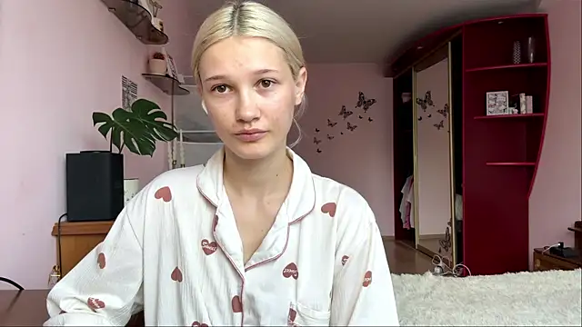 RoxyKindlimann online show from July 27, 1:08 pm