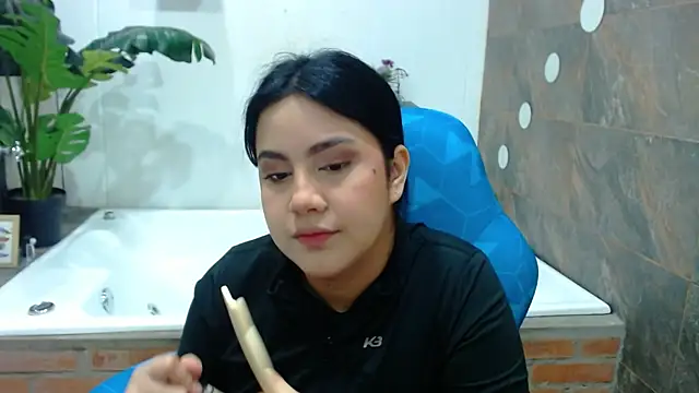 Cloe Hanson online show from July 29, 10:37 am