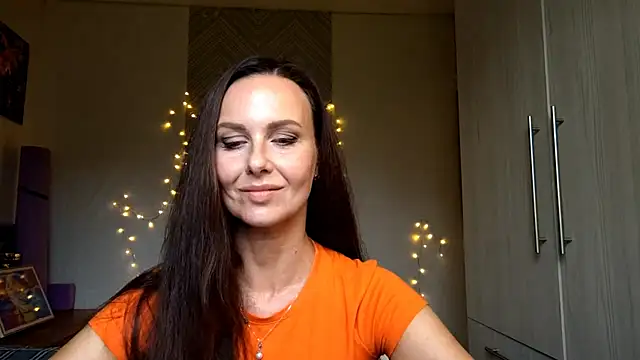 VictoriaBennettt online show from August 2, 6:05 am