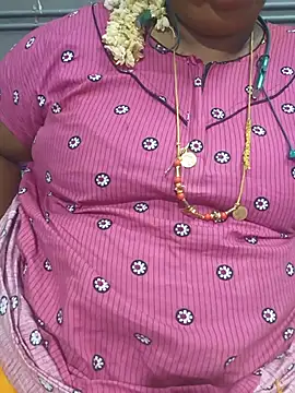 tamilkaviya143 online show from August 3, 6:02 pm